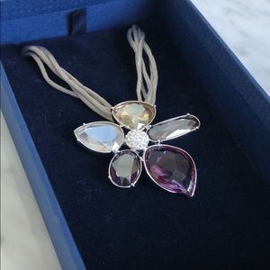 Beautiful Swarovski heritage flower necklace